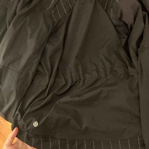 Lululemon Black rain jacket - Picture 4 of 4